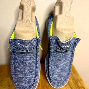 Hey Dude Wally Stretch Navy Y5-L6 excellent condition